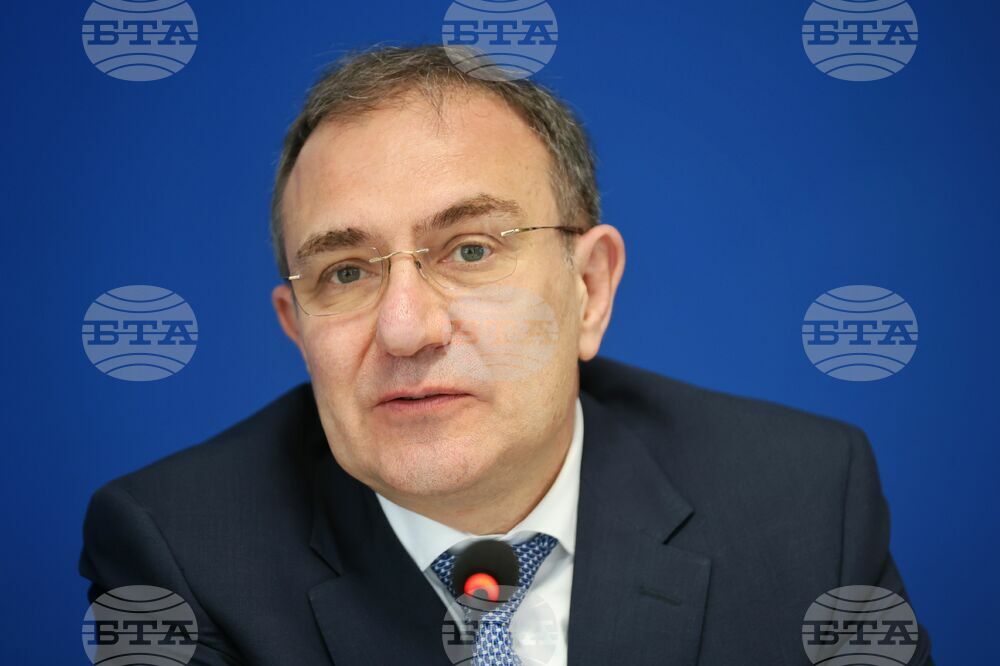 Иска ми се научният потенциал на България да бъде използван максимално добре, каза министър Борислав Гуцанов