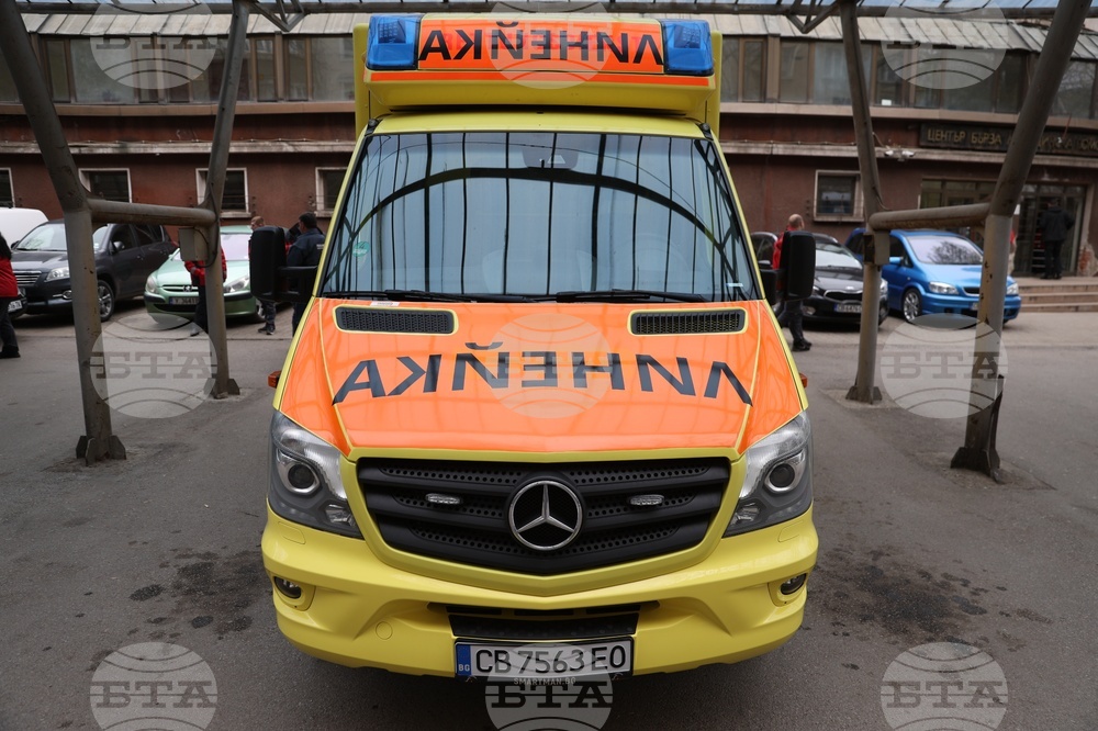 Със счупен крак и травма в лумбалната област е мъжът, скочил на линията в метрото, съобщиха от Центъра за спешна помощ - София