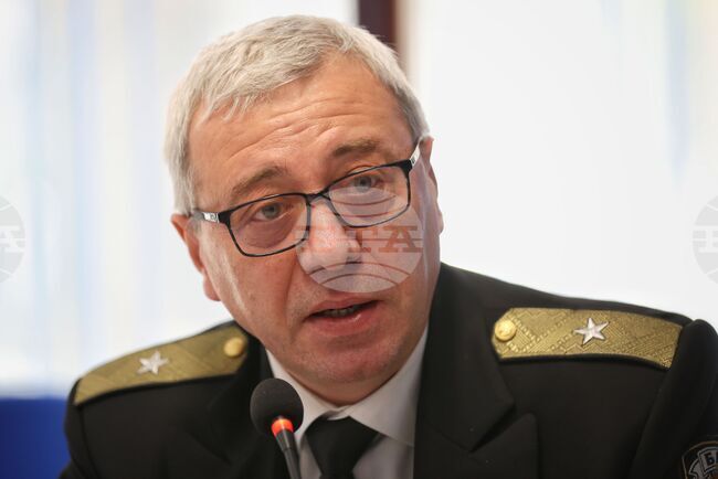 Около две трети от възпитаниците на Висшето военноморско училище във Варна избират да живеят в града, каза флотилен адмирал Калин Калинов 