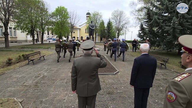 Във Военната академия „Г. С. Раковски“ се обучават над 1200 души, каза началникът ѝ генерал-майор Стайко Прокопиев