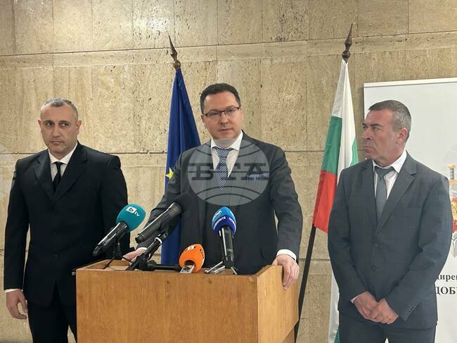 Ще закупим необозначени полицейски автомобили, за да контролират в движение агресивните шофьори, каза вътрешният министър в Добрич