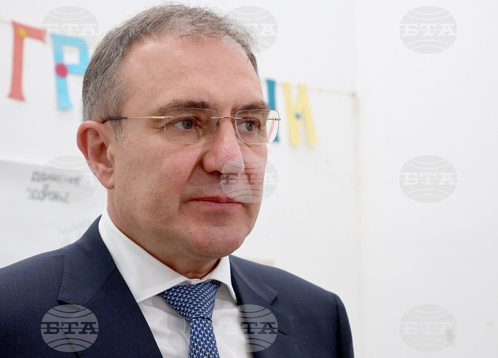 Според социалния министър Борислав Гуцанов няма възможност за 10% ръст на заплатите в обществения сектор в настоящия бюджет