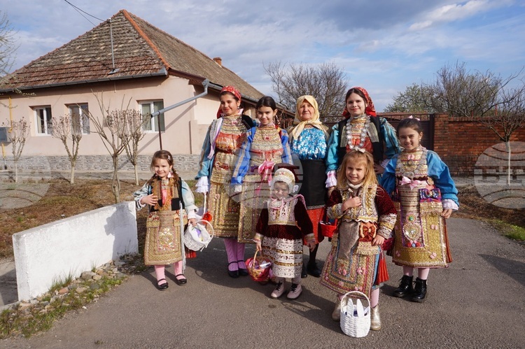 Bulgarian Community Takes Part in Celebration on National Minorities Day in Bucharest