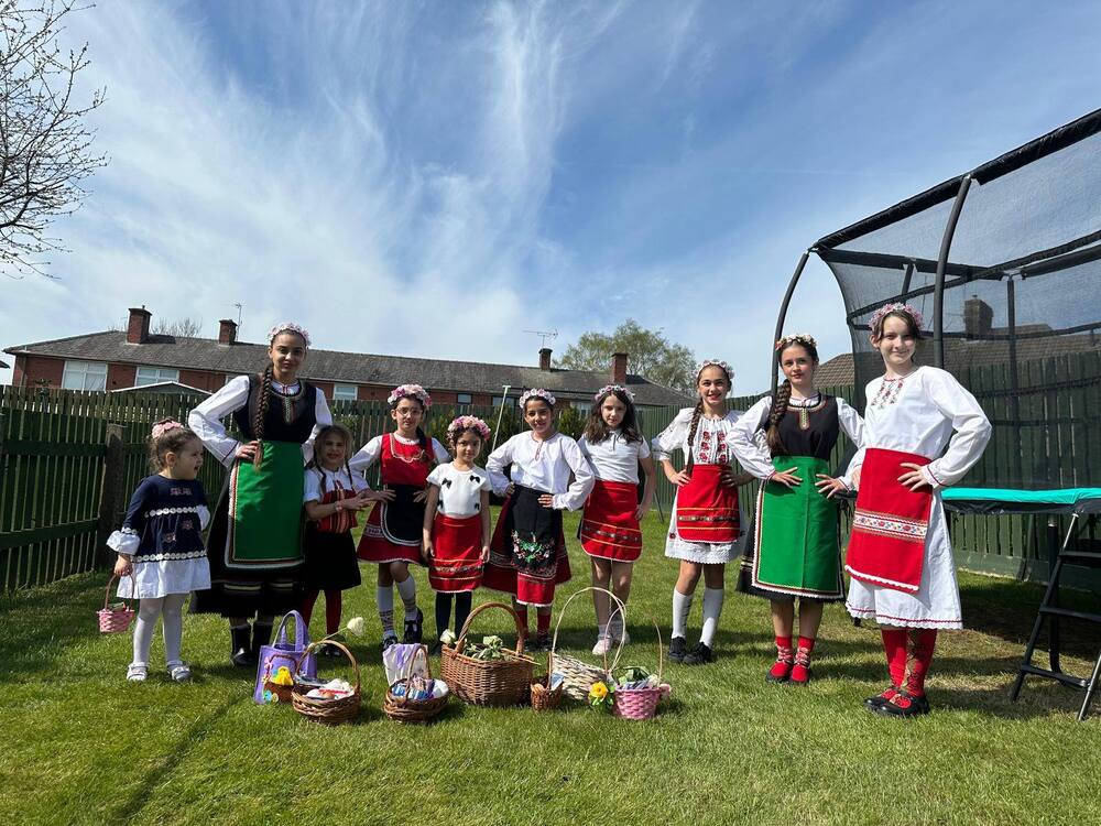 С пресъздаване на обичай и изработка на картички ученици от училище „Любен Каравелов“ в Блекбърн отбелязаха Лазаровден и Цветница