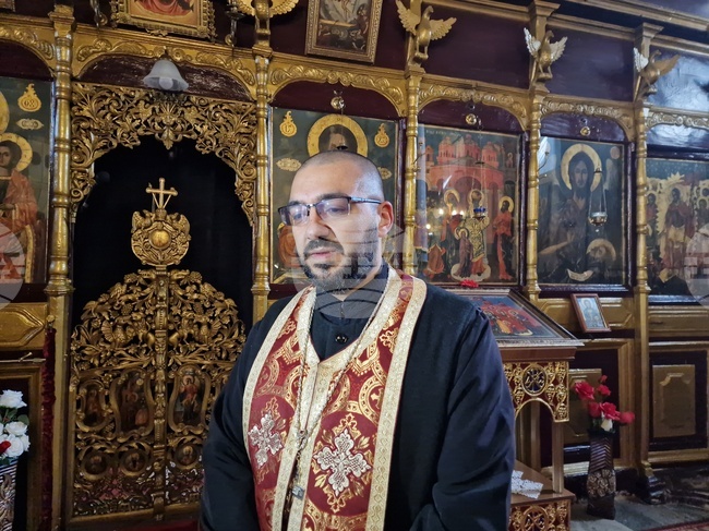 Всеки един от дните от Страстната седмица до Възкресение Христово е особено наситен с поученията на Христос, каза отец Любомир в Самоков