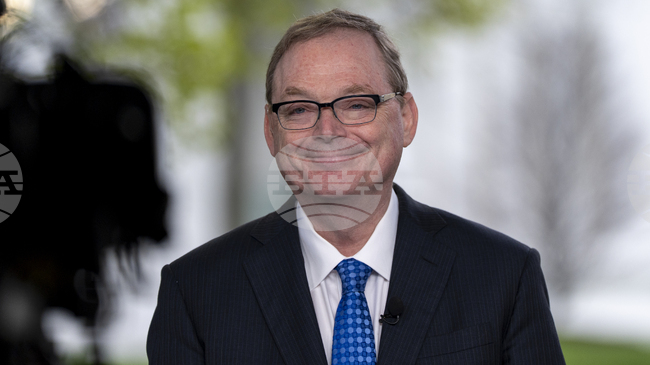 Икономическият съветник на Доналд Тръмп Кевин Хасет отрече да има връзка с разследването срещу президента на УФР Джером Пауъл