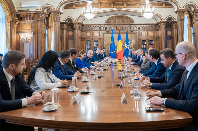 Отбраната, американските мита, войната в Украйна и предстоящите избори обсъди временният президент Илие Боложан с румънски евродепутати 