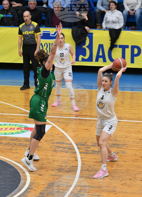 Баскетболната националка Янина Тодорова сменя Монтана 2003 с участник в италианската Серия А2