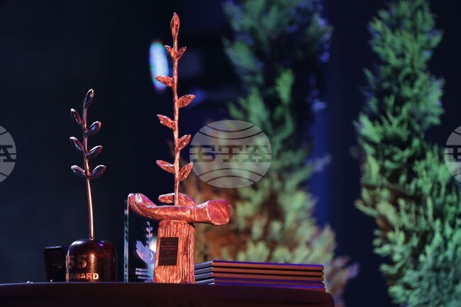  Награди - „Полет в изкуството“ - Приз за кино „355“ - връчване