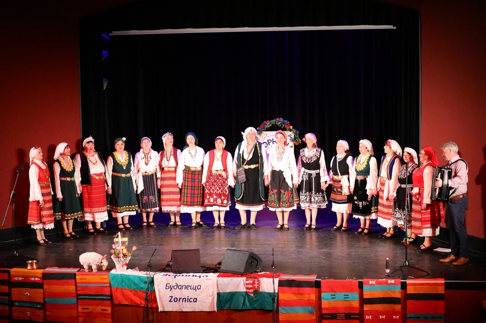 Фолклорна група „Зорница“ от Унгария отбеляза 25-ата си годишнина с концерт в Българския културен дом в Будапеща