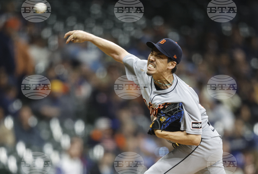 Tigers Brewers Baseball