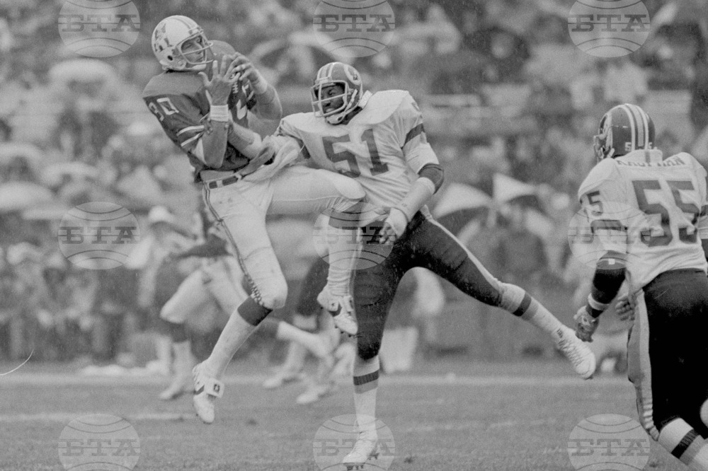 Obit Hasselbeck Football
