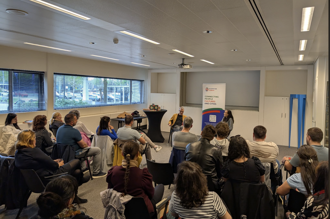 Българският писател Тодор П. Тодоров изнесе публична лекция в Миделбюрх и се срещна с българската общност в Айндховен 