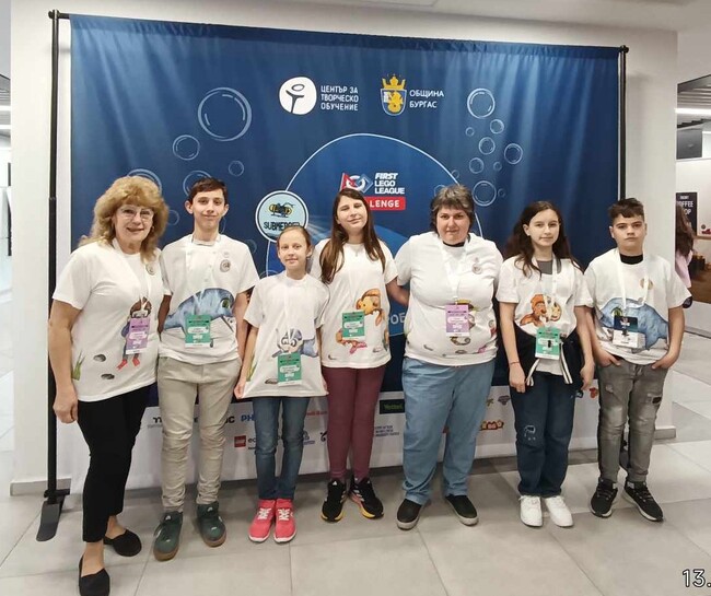 Свищовски ученици представиха иновативен проект за река Дунав на фестивала на роботиката в Бургас