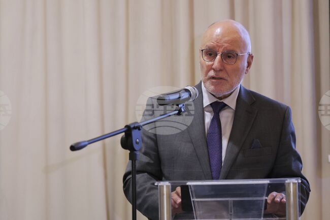 Като член на Генералния съвет на ЕЦБ съм запознат с процеса по изготвяне на конвергентния доклад, но финалната оценка предстои да бъде обявена, посочи управителят на БНБ Димитър Радев пред БТА