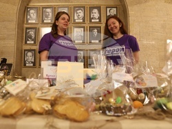 Министерство на труда и социалната политика - великденски базар