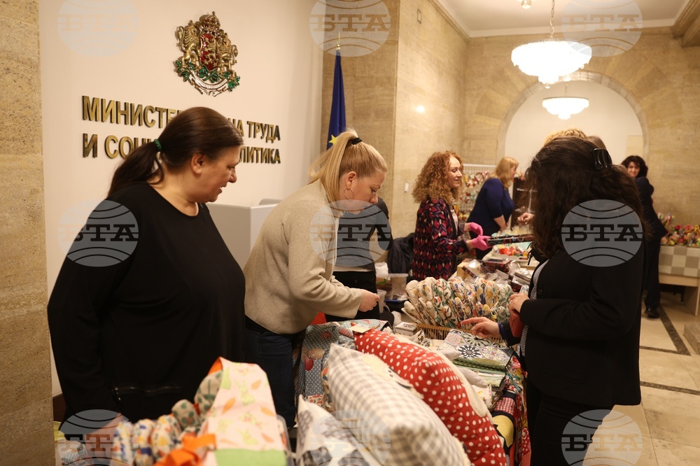 Министерство на труда и социалната политика - великденски базар