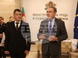 Министерство на труда и социалната политика - великденски базар