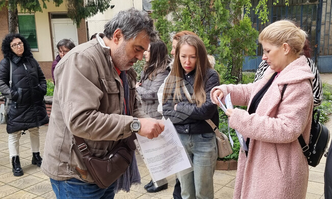 Читалищни дейци протестираха в спор за легитимност и не допуснаха на работа новоназначен секретар