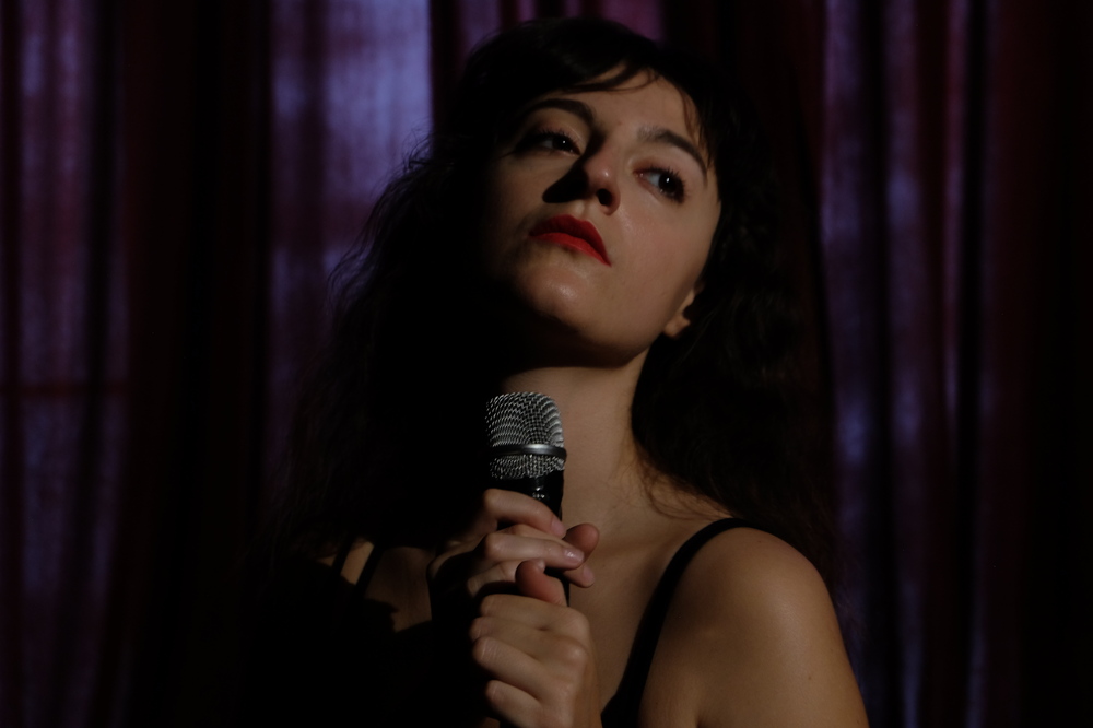 Танцовият спектакъл „В нейния глас“ гостува днес във Варна в рамките на фестивала „Танцови маршрути“