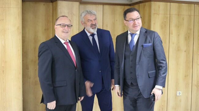 Министърът на вътрешните работи пристигна в Русе. На място беше посрещнат от областния управител Драгомир Драганов 