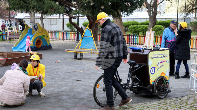 Над 55 доброволци помагат в дейността на Варненската регионална библиотека