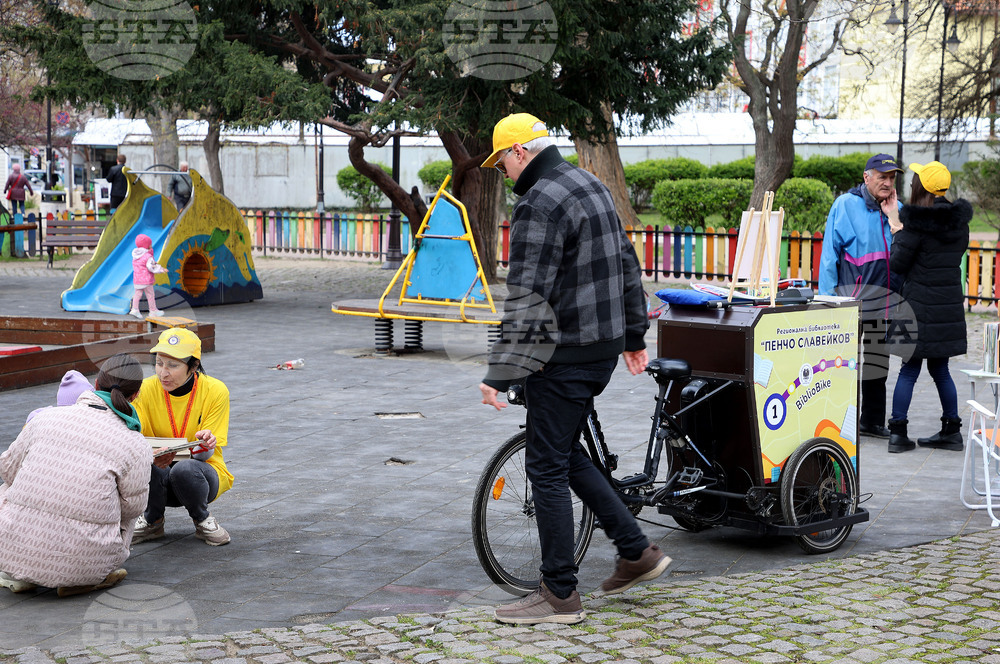 Над 55 доброволци помагат в дейността на Варненската регионална библиотека