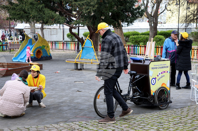 Над 55 доброволци помагат в дейността на Варненската регионална библиотека