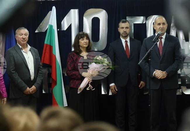 Държавният глава Румен Радев връчи Почетния знак на президента на 58-о ОУ „Сергей Румянцев“ за 110-годишнината от създаването му