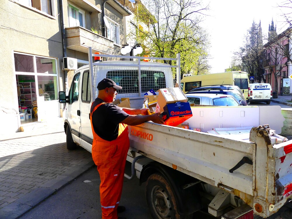В Нова Загора два дни в седмицата фирмата за отпадъци ще събира само картон и найлон 