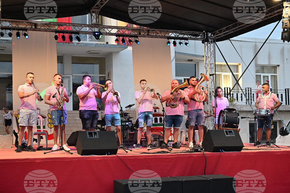 С концерти и работилници за боядисване на яйца в Берковица и Вършец посрещат Великден