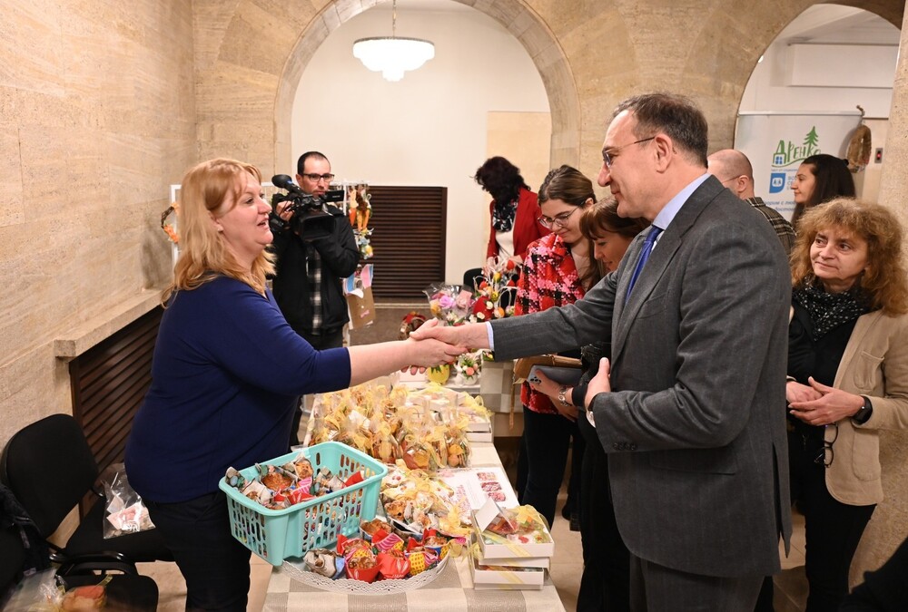 Министър Гуцанов: Великденският дух не е в лъскавите витрини, а в каузите