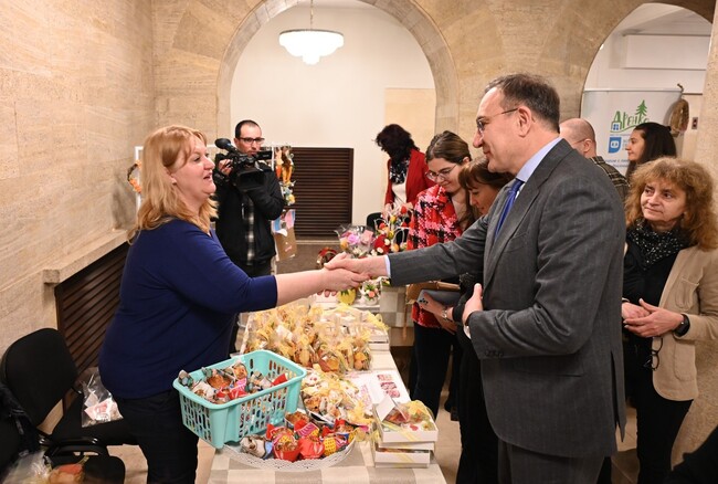 Министър Гуцанов: Великденският дух не е в лъскавите витрини, а в каузите