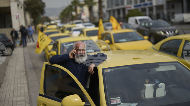 Поредна стачка спира таксиметровите превози в гръцката столица Атина днес и утре