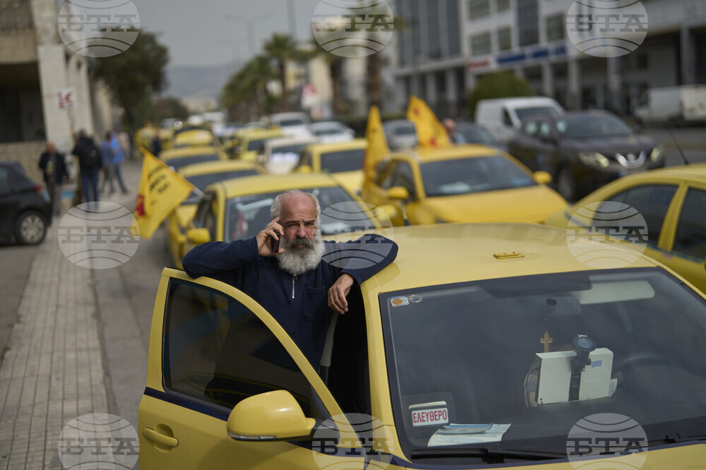 Поредна стачка спира таксиметровите превози в гръцката столица Атина днес и утре