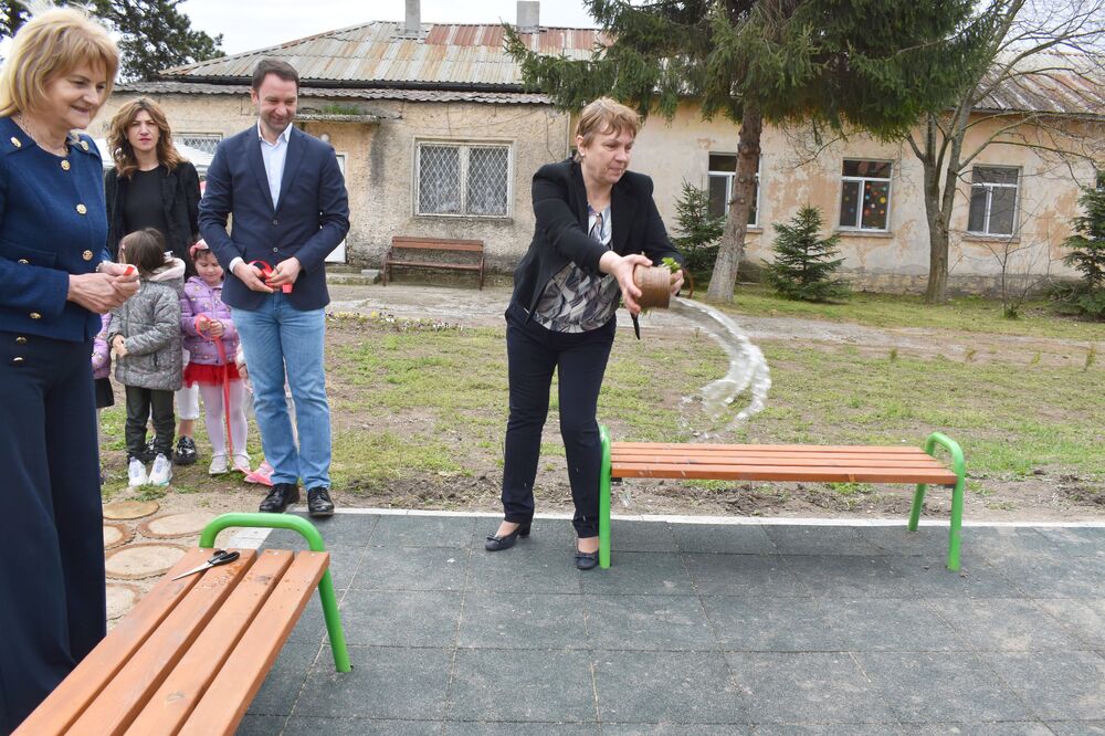 Община Разград: С тържество и откриване на нова детска площадка ДГ“Пролет“-Стражец отбеляза 40-годишен юбилей