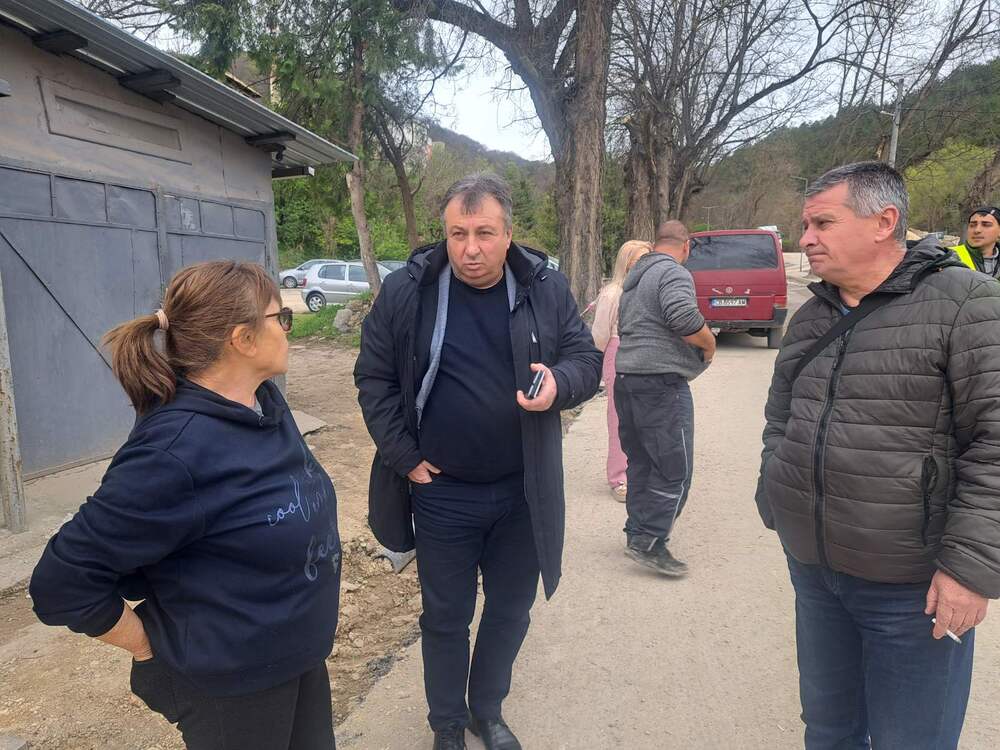 Община Шумен: Кметът проф. Христов се срещна с хора от улица „Г. С. Раковски“, утре сутринта кани всички от улицата на повторна среща във връзка с ремонта