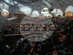 Фигурно пързаляне, пълни зали на спектакъла "Лебедево езеро на лед"