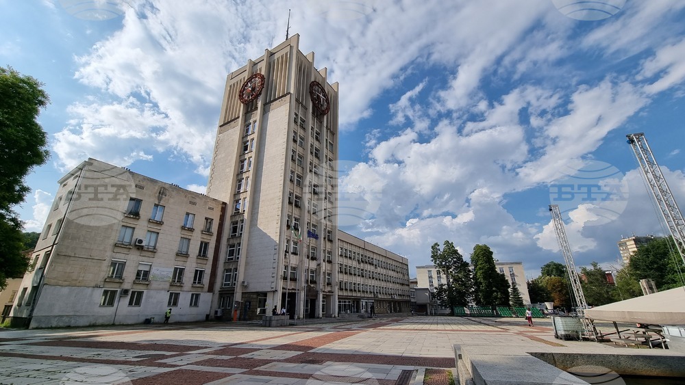 По случай 165 години от обявяването на Габрово за град 16 май ще е неучебен в цялата община