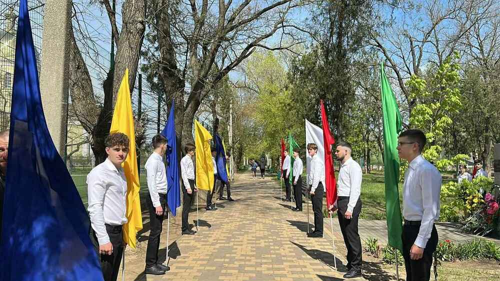 Възпитаници от Болградската гимназия в Украйна са сред наградените в литературния конкурс „Стефан Гечев“