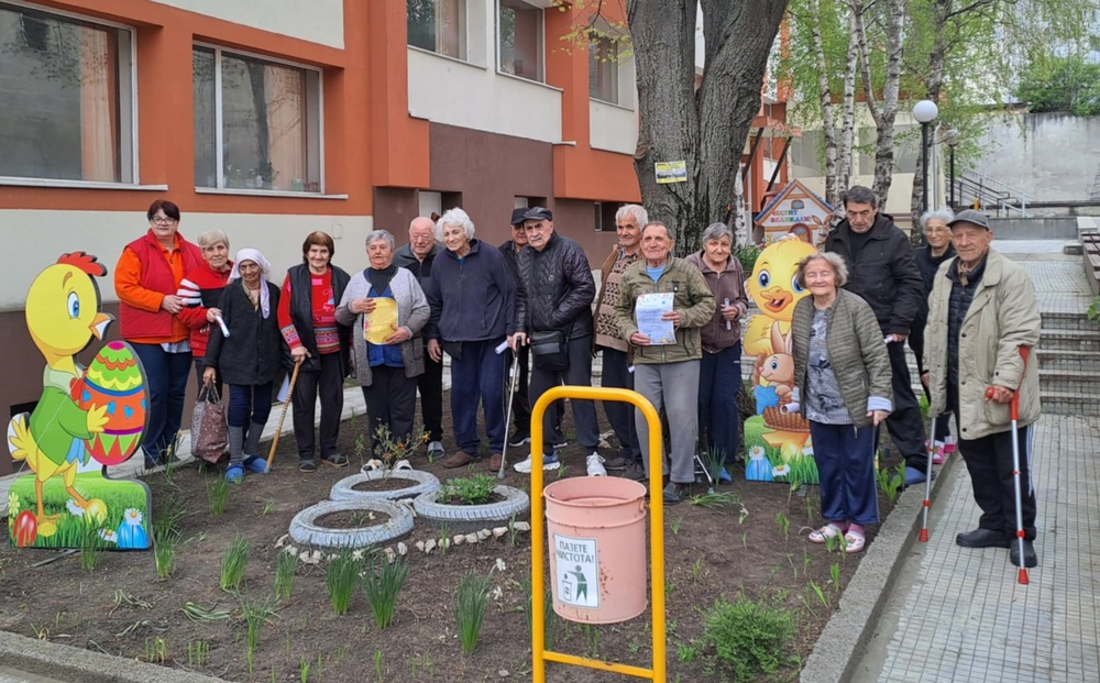 Община Шумен: Възрастните хора получиха козунаци и лично послание от кмета по повод предстоящите празници