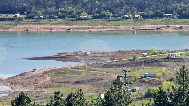Воден режим, въведен на места в турската столица Анкара, отново предизвика напрежение между управляващи и опозиция