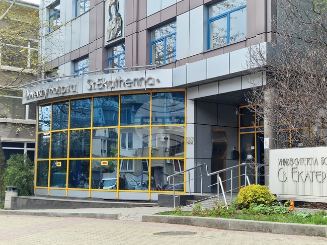 Възстановено е движението пред болница "Св. Екатерина"