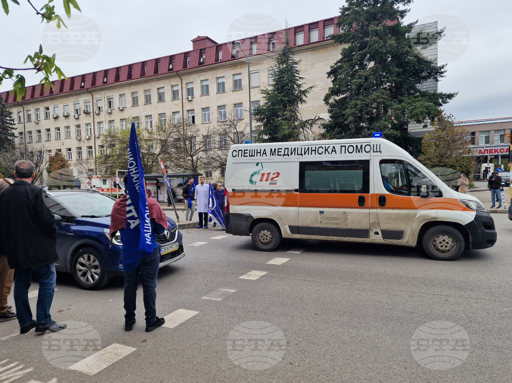 Protesting Medical Staff at Sofia's Sveta Ekaterina Hospital Demand 20% Salary Increase