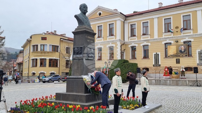 С маратон на четенето започва априлската културна програма в Котел