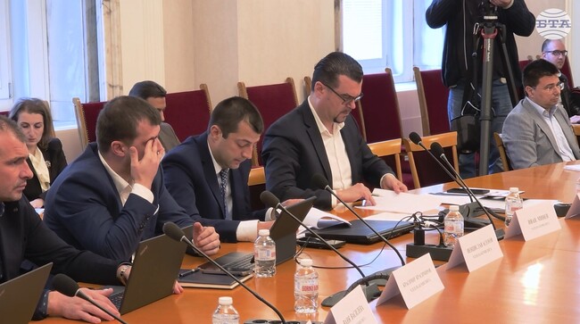 На извънредно заседание на комисията по транспорт утре ще започне обединение на законопроектите за движение по пътищата, каза Андрей Рунчев