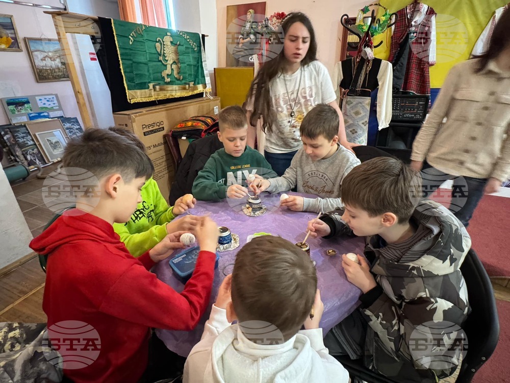 На Лазаровден в Българския културен дом в Одеса бе организиран майсторски клас по украсяване на великденски яйца