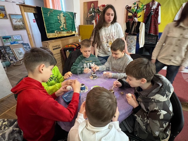 На Лазаровден в Българския културен дом в Одеса бе организиран майсторски клас по украсяване на великденски яйца