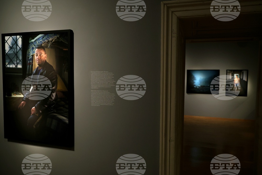 "На тяхно място" - Владимир Карамазов - изложба