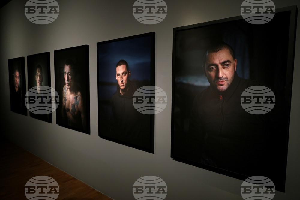 "На тяхно място" - Владимир Карамазов - изложба